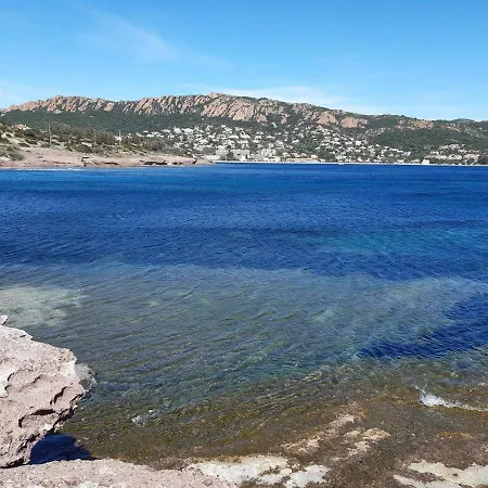 Mezzanine Climatise Proche Avec Terrasse Et Parking A Saint-raphael - Fr-1-226a-162 Daire *
