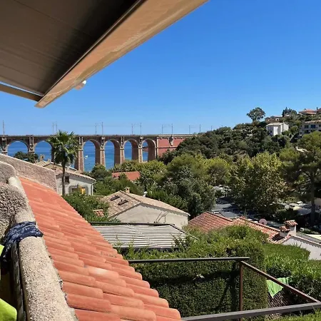 Daire Mezzanine Climatise Proche Avec Terrasse Et Parking A Saint-raphael - Fr-1-226a-162 *