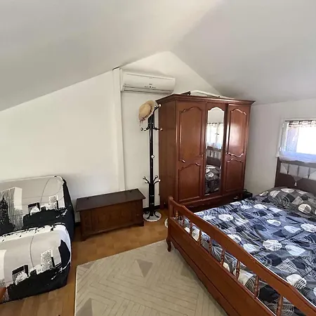 Daire Mezzanine Climatise Proche Avec Terrasse Et Parking A Saint-raphael - Fr-1-226a-162 *
